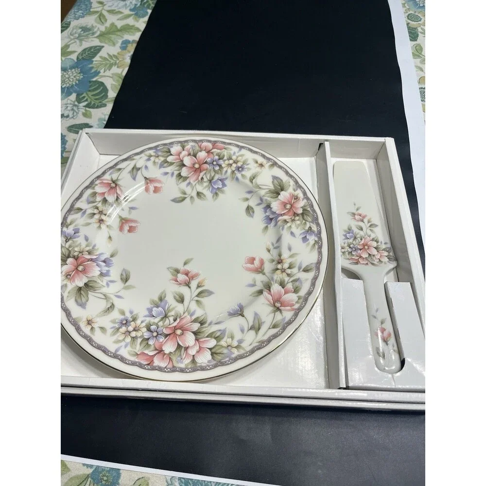 Andrea by Sadek Floral 11” Cake Dessert Plate With Server Spatula